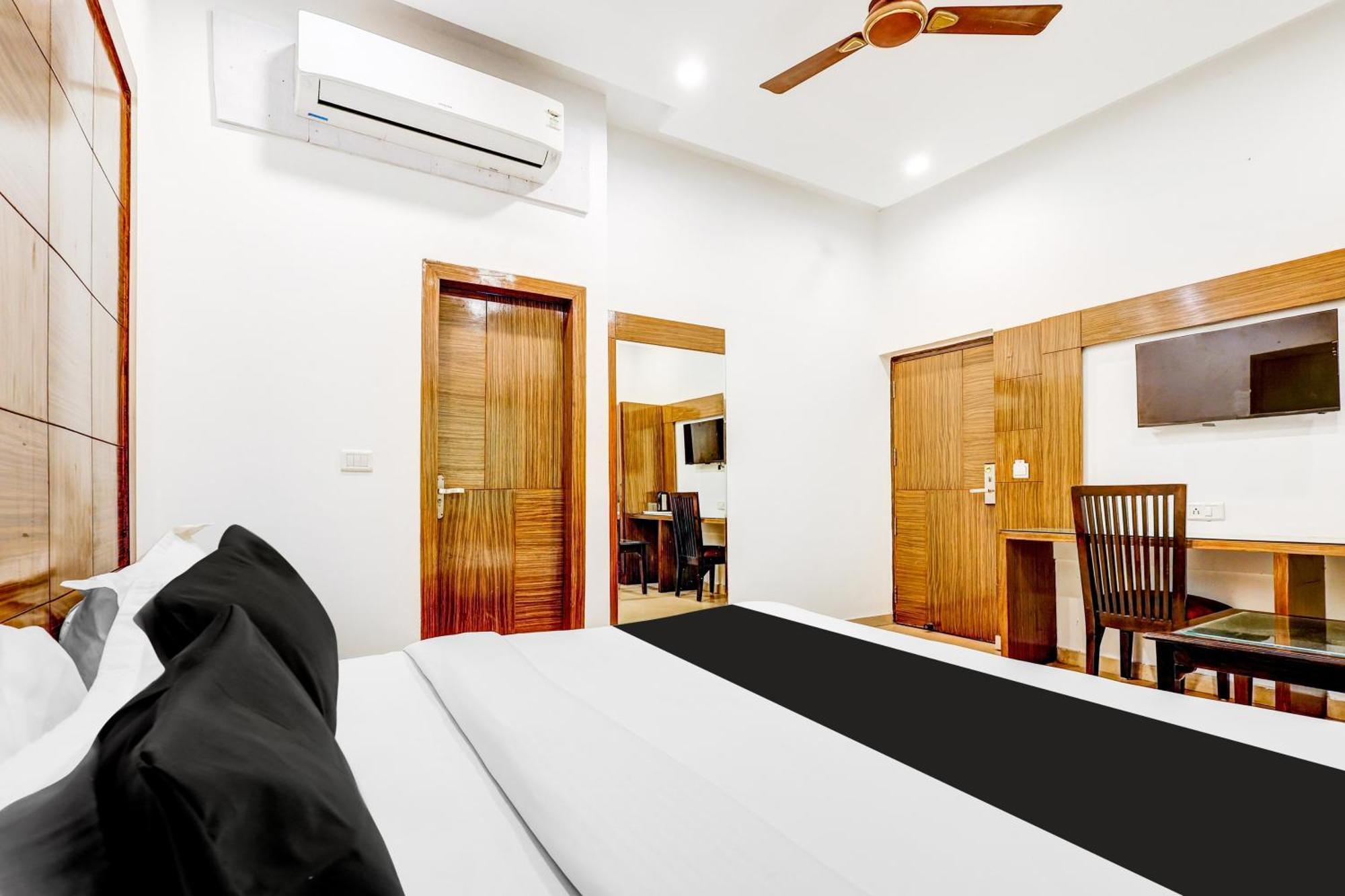 Super Townhouse Arakashan Road Paharganj Formerly Mohan International Νέο Δελχί Εξωτερικό φωτογραφία