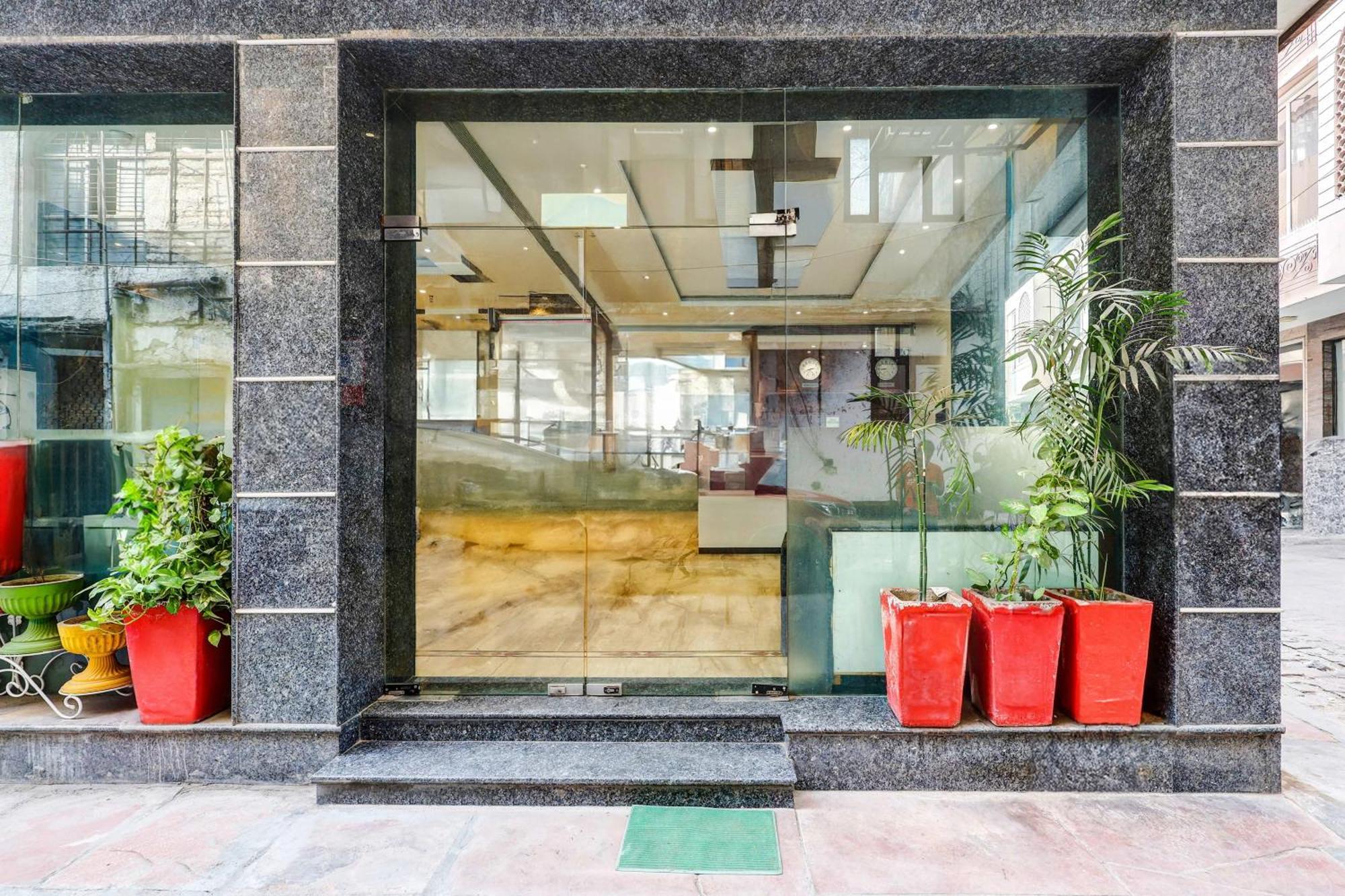 Super Townhouse Arakashan Road Paharganj Formerly Mohan International Νέο Δελχί Εξωτερικό φωτογραφία